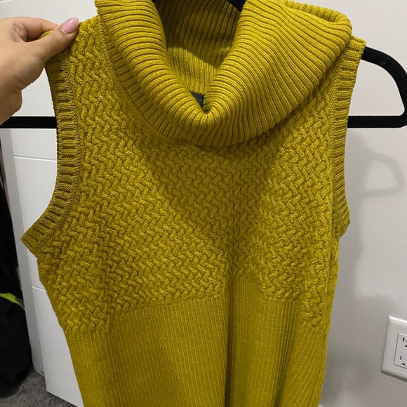 St.John wool sweater vest - Picture 1 of 2